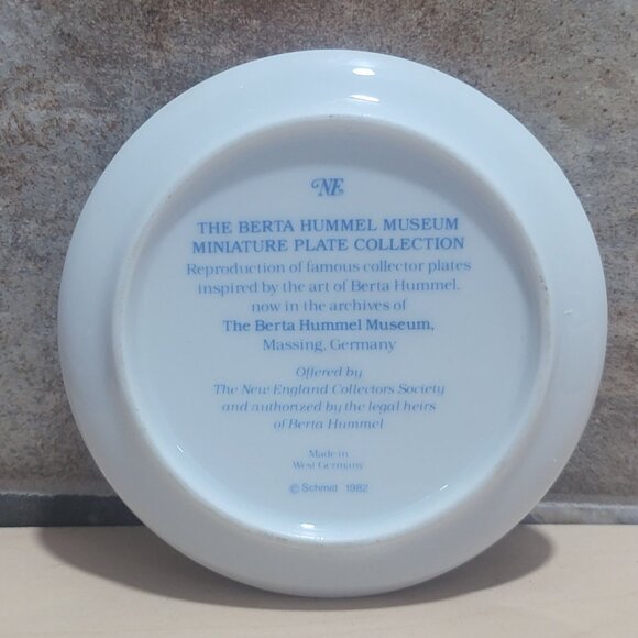 Schmid Berta Sad Girl Hummel Museum Miniature Plate Collection 1982 - Picture 5 of 10